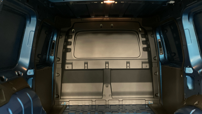 Volkswagen Caddy Cargo C20 Diesel 2.0 TDI 122PS Commerce Pro Van DSG [Tech Pack]